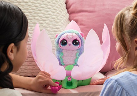 Hatchimals Bourgeons de surprise - quand la chenille se transforme en un chat magique avec des ailes