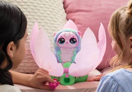 Hatchimals Bourgeons de surprise - quand la chenille se transforme en un chat magique avec des ailes