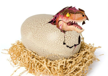 Primal Hatch est un T-Rex interactif qui éclot d'un œuf - un dinosaure qui prend vie sous tes yeux!