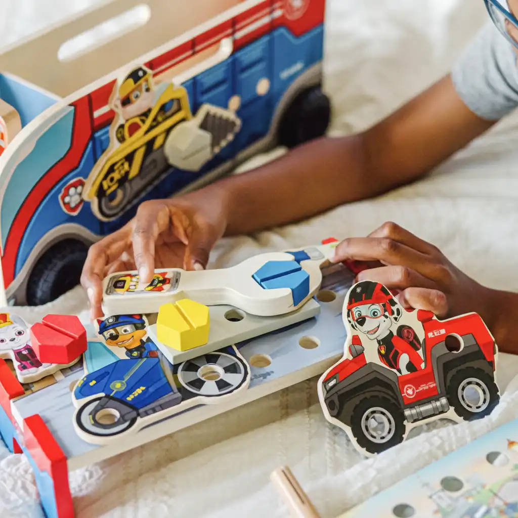Détails En bois finement travaillés pour un jeu sécurisé des enfants.