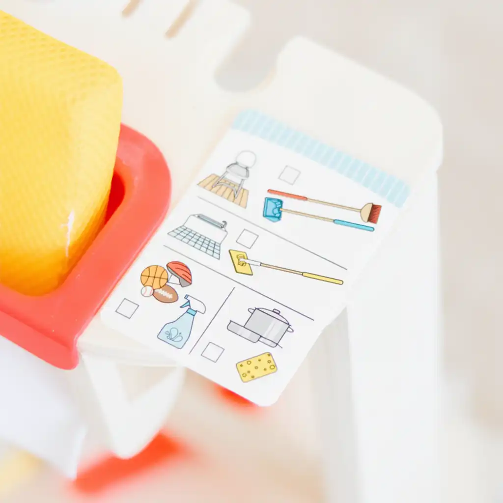 Support pratique pour ranger facilement tous les accessoires de nettoyage