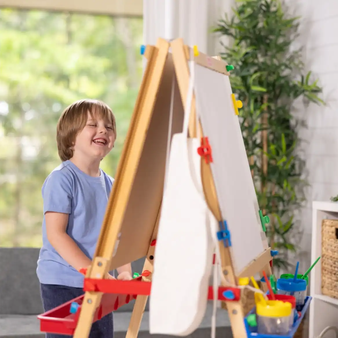 Plateaux pratiques pour une organisation facile de tous les fournitures artistiques.
