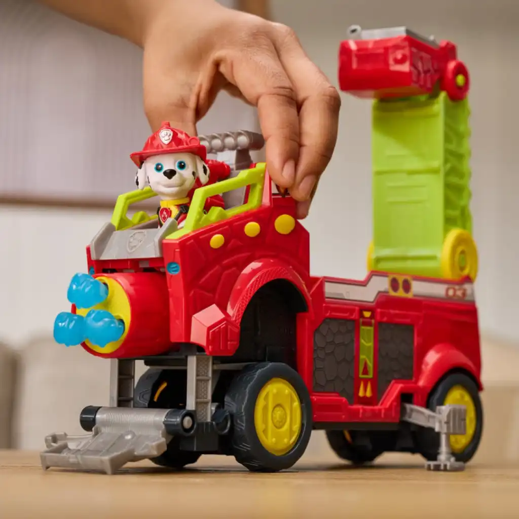 Découvrez toutes les fonctions cachées du camion de pompiers Marcus.