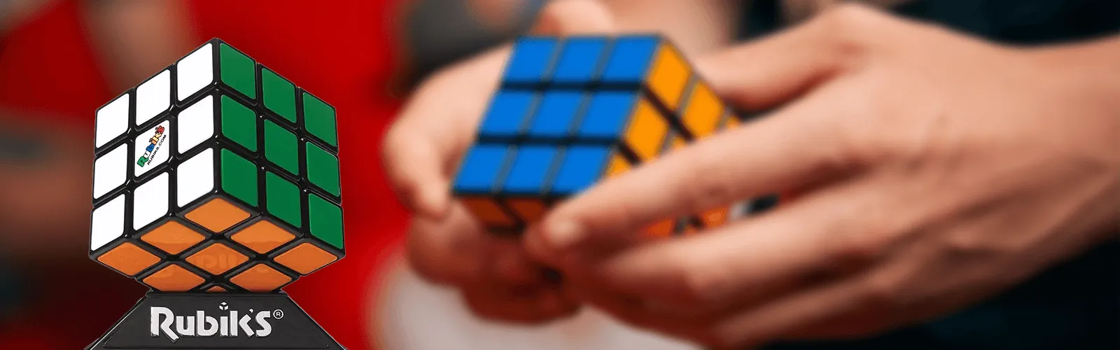 Maîtrisez la vitesse de la lumière avec le casse-tête électronique Rubik’s Rush.