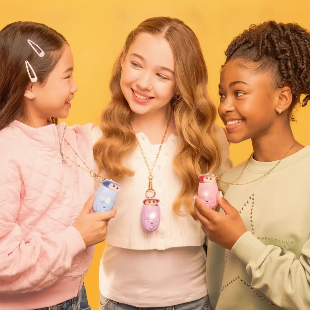 Soyez créatif et portez votre Peekimo avec style sur votre sac à dos.